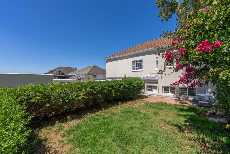 5 Bedroom Property for Sale in Green Point Western Cape